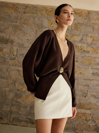 Alma – Feinstrick - Cardigan mit Skulptur - Knopf - Cecile LavelleZwart