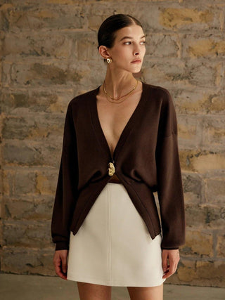 Alma – Feinstrick - Cardigan mit Skulptur - Knopf - Cecile LavelleZwart