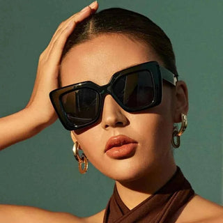 Celine – Schwarze Oversize Sonnenbrille mit kantigem Cat - Eye - Design - Cecile LavelleSchwarz