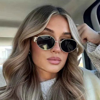 Elina – Ovale Damen - Sonnenbrille mit Metallrahmen und dunklen Gläsern - Cecile LavelleGold