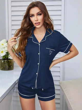 Leni – Kurzes Damen Pyjama Set mit Herz - Stickerei & Kontrastpaspel - Cecile LavelleBlau