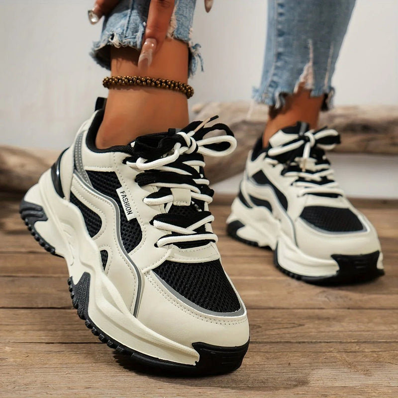 Leonie – Casual Sneakers in Cream-Black with Textured Sole