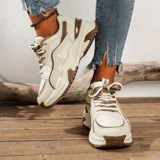 Leonie – Freizeitsneaker in Creme - Schwarz mit Struktursohle - Cecile LavelleCreme