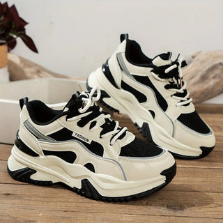 Leonie – Freizeitsneaker in Creme - Schwarz mit Struktursohle - Cecile LavelleSchwarz