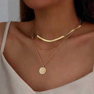 Liora – Dreifach Layer Halskette in Goldoptik mit Sonnenblumen - Medaille - Cecile LavelleGold