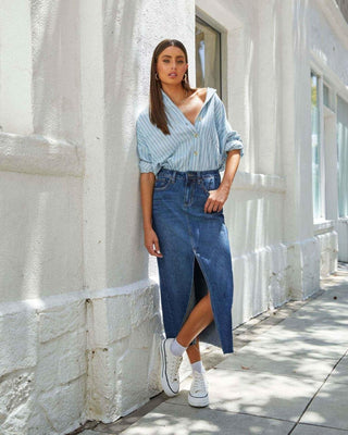 Liv – High Waist Jeansrock mit Schlitz und Raw - Cut - Saum - Cecile LavelleDunkelblau