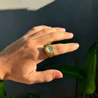 Moderne Muse Ringuhr - Cecile LavelleGold - Schwarz