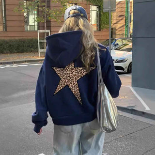 Sophia – Oversize Kapuzenpullover mit Leopardenstern - Cecile LavelleBlau
