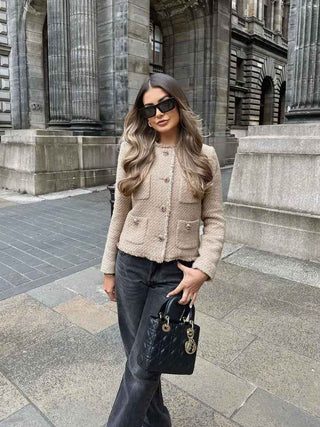 Taillierter Bouclé - Blazer mit Goldknöpfen - Cecile LavelleKhaki