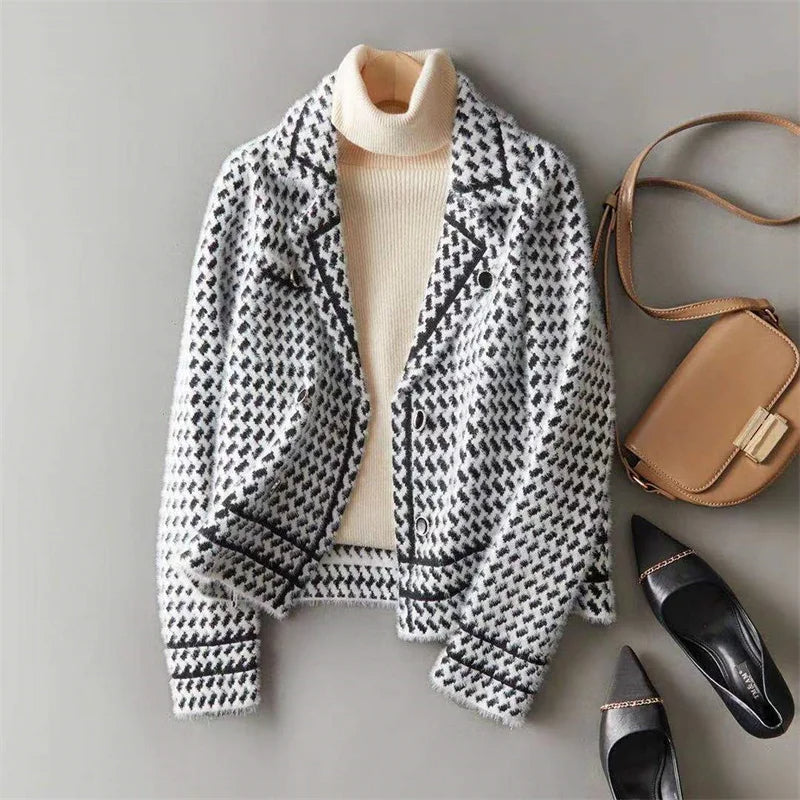 Women's Fitted Transitional Jacket