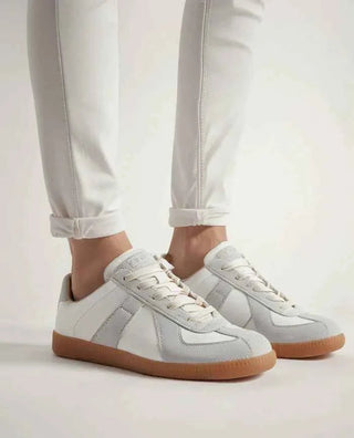 Urbane Minimalistische Sneaker - Cecile LavelleWeiß