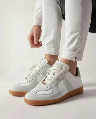 Urbane Minimalistische Sneaker - Cecile LavelleWeiß